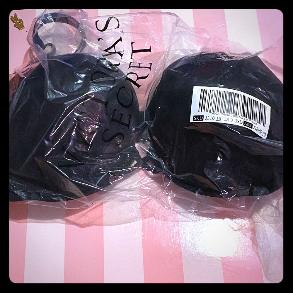 •38D VICTORIA’S SECRET PLUNGE BOMBSHELL BRA•